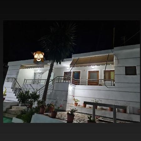 Villa Gezimi クサミル エクステリア 写真